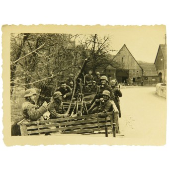 German MG crew with MG 08 on the AA carryage. Shoulder Boards with M cypher. Espenlaub militaria